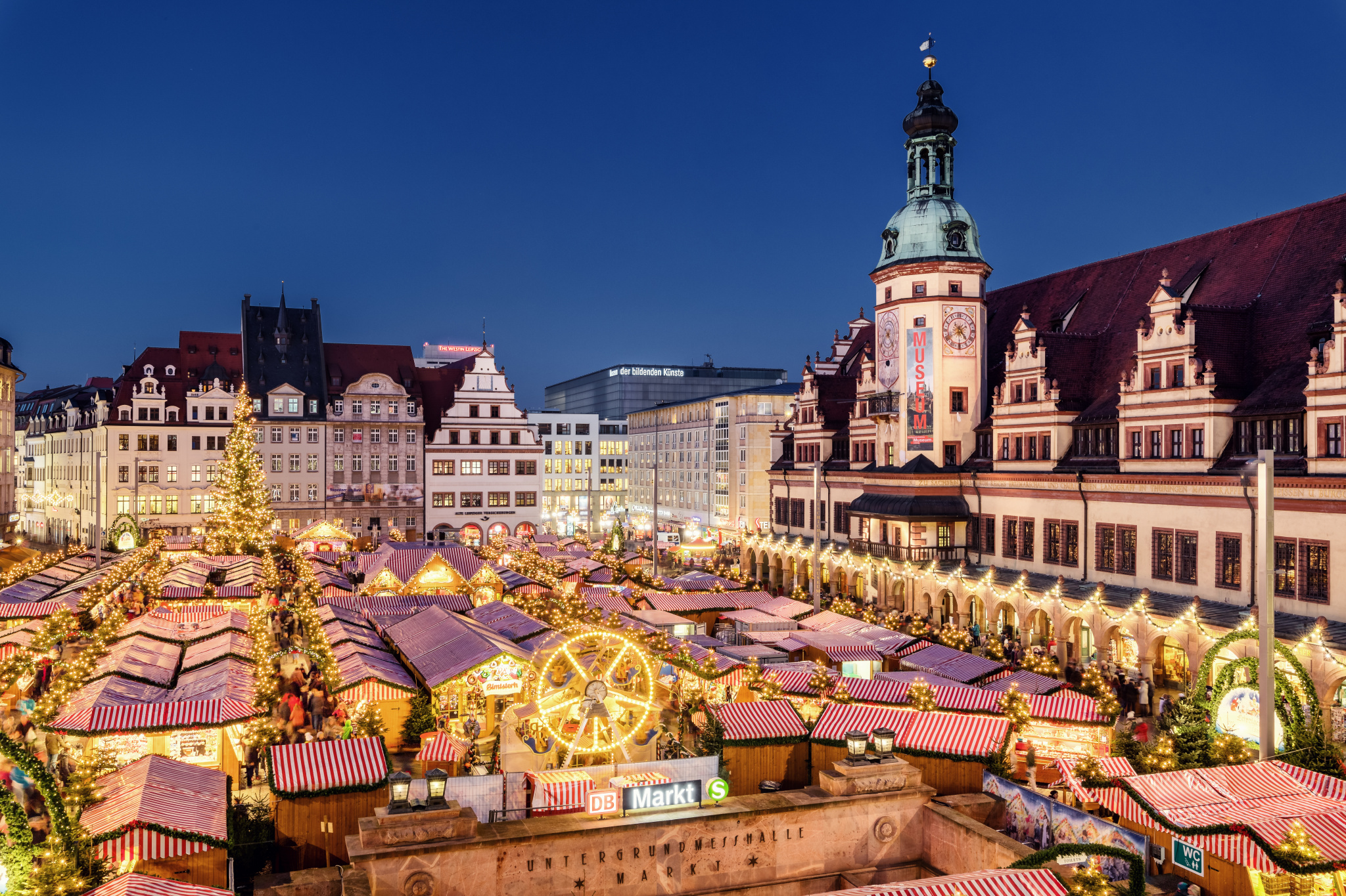 Weihnachtsmarkt-Marktplatz-Leipzig-Altes-Rathaus-Shopping-Adventszeit-Winter-Philipp-Kirschner-Leipzig-Travel