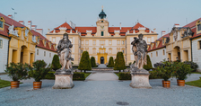 NIGHT COURT BALL v jízdárně zámku Valtice