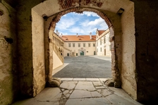 Skvost zapomenutý a znovuzrozený. Zámek Uherčice - Univerzitní centrum Telč